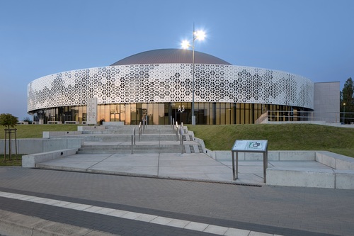 Zmodernizowana Hala Urania w albumie „Potęga Archinatury”